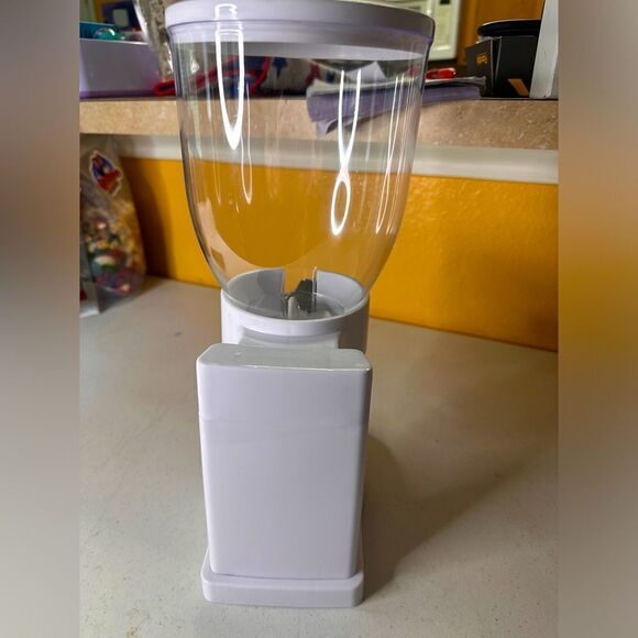 Cereal dispenser  - Picture 2 of 5